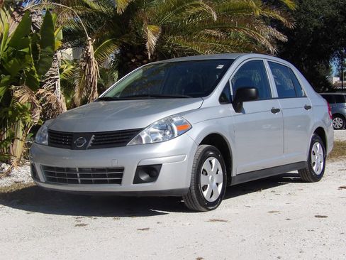 Used 2010 Nissan Versa Sedan image 1