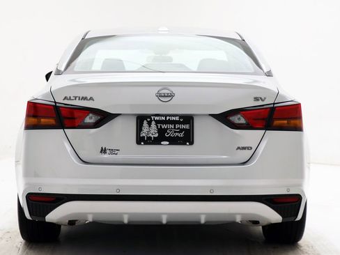 Used 2024 Nissan Altima 2.5 SV image 8