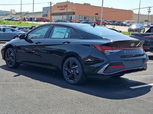 New 2026 Hyundai Elantra SEL Sport FWD image 3