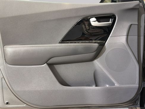 Used 2017 Kia Niro EX FWD image 21