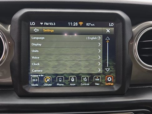 Used 2022 Jeep Wrangler Unlimited Sahara w/ Cold Weather Group AWD/4WD image 18