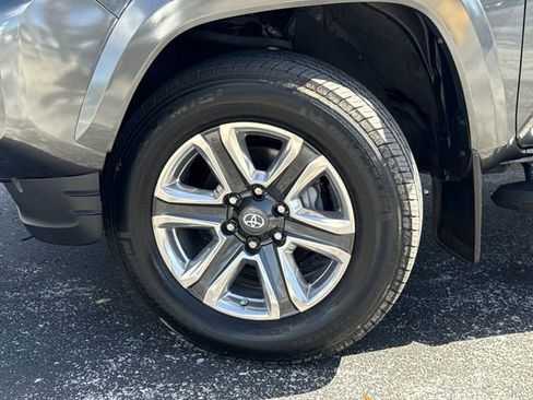 Used 2019 Toyota Tacoma Limited image 41