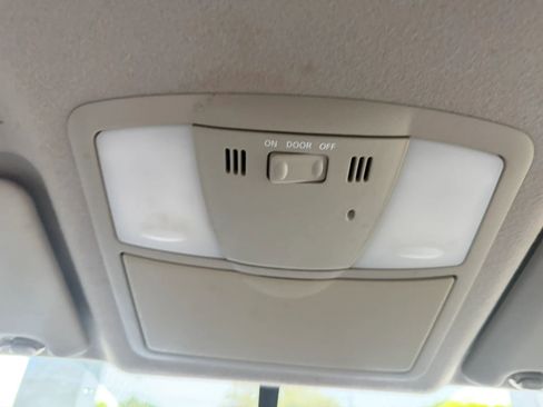 Used 2012 Nissan Rogue S image 18