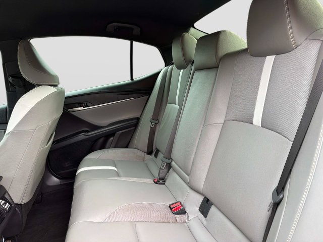 Used 2025 Toyota Camry SE w/ Convenience Package FWD image 13