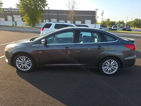 Used 2017 Ford Focus Titanium w/ Titanium Technology Package FWD image 2