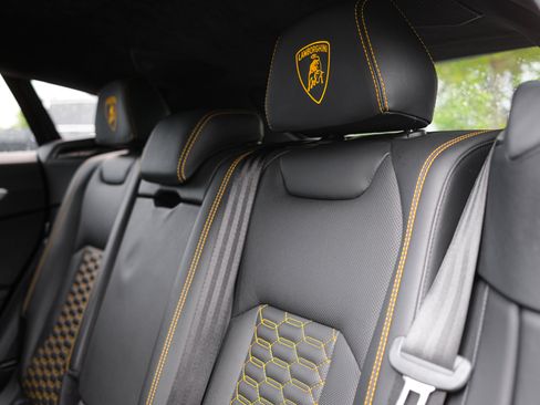 Used 2020 Lamborghini Urus AWD/4WD image 32