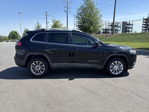 Used 2019 Jeep Cherokee Latitude w/ Cold Weather Group AWD/4WD image 10