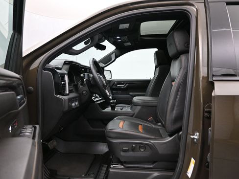 Used 2023 GMC Sierra 1500 AT4 w/ AT4 Premium Package image 9
