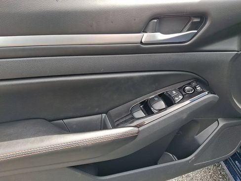 Used 2024 Nissan Altima 2.5 SR FWD image 13