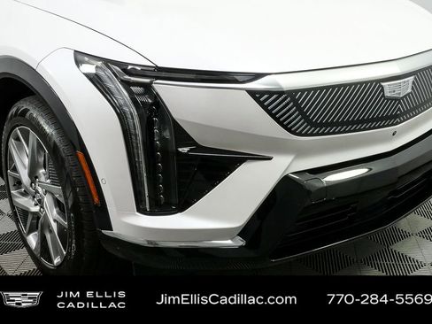 Certified 2025 Cadillac Optiq Luxury 2 w/ LPO, Floor Liner Package image 38