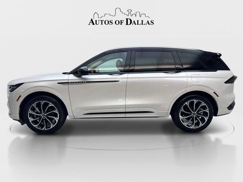 Used 2025 Lincoln Nautilus Reserve AWD/4WD image 5