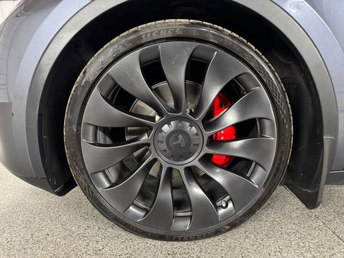 Used 2023 Tesla Model Y Performance image 19