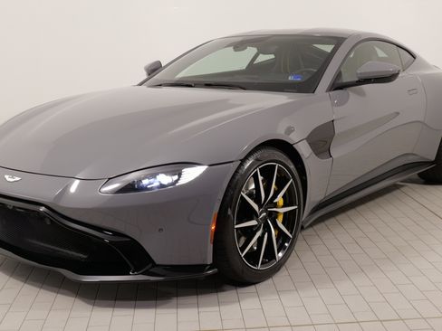Used 2019 Aston Martin V8 Vantage Coupe RWD image 3
