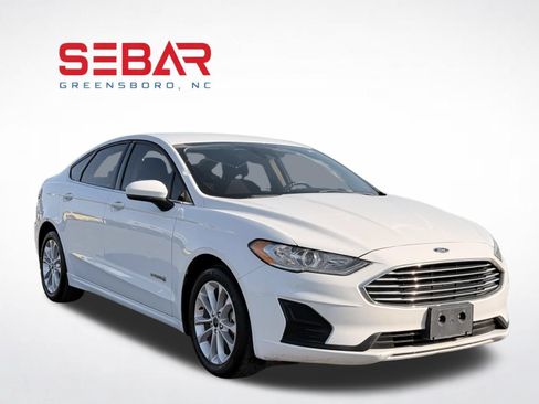 Used 2019 Ford Fusion SE FWD image 3