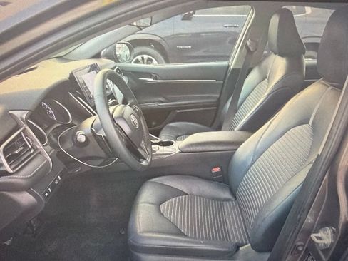 Used 2023 Toyota Camry SE FWD image 6