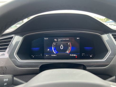 Used 2022 Volkswagen Tiguan SE R-Line image 1