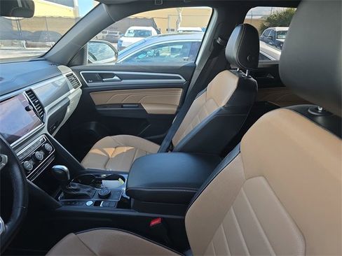Used 2022 Volkswagen Atlas Cross Sport SEL Premium R-Line image 4