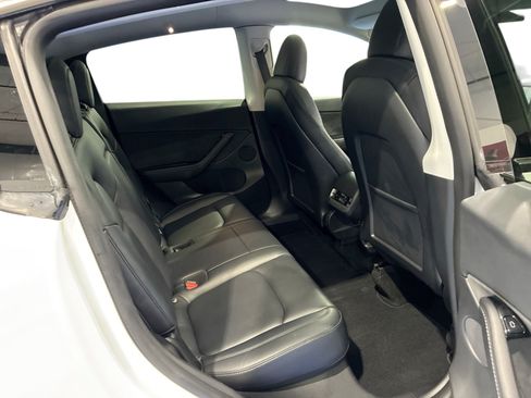 Certified 2021 Tesla Model Y Long Range AWD/4WD image 11
