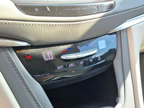 Used 2017 Cadillac XT5 Luxury FWD image 11