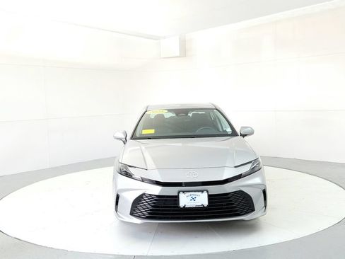 Used 2025 Toyota Camry LE AWD/4WD image 8