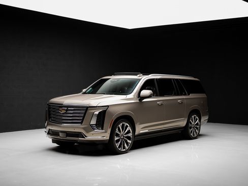 Used 2025 Cadillac Escalade ESV Premium Luxury Platinum AWD/4WD image 4