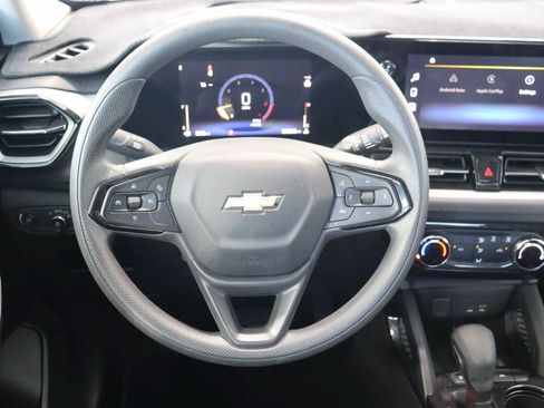 Used 2025 Chevrolet TrailBlazer LT FWD image 9