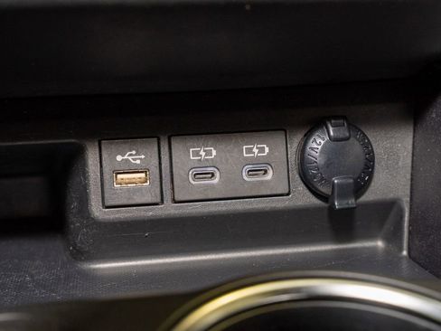 Used 2023 Toyota Highlander L image 15