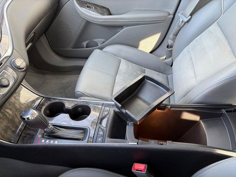 Used 2015 Chevrolet Impala LT w/ Convenience Package image 19