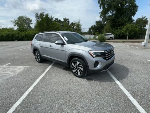 Used 2024 Volkswagen Atlas SE FWD image 2