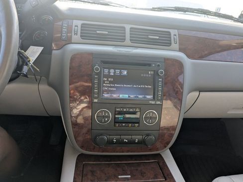 Used 2013 Chevrolet Avalanche LTZ RWD image 11