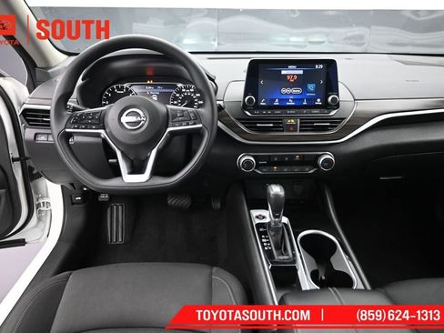Used 2024 Nissan Altima 2.5 SV FWD image 11