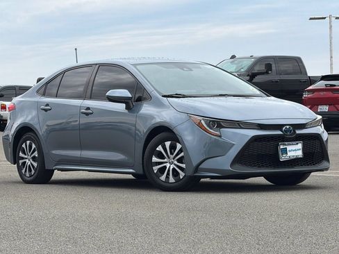 Used 2022 Toyota Corolla LE FWD image 2