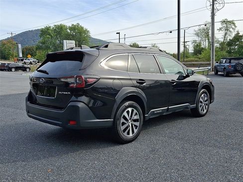Used 2023 Subaru Outback Premium image 9