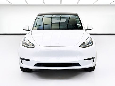 Used 2023 Tesla Model Y Long Range AWD/4WD image 2