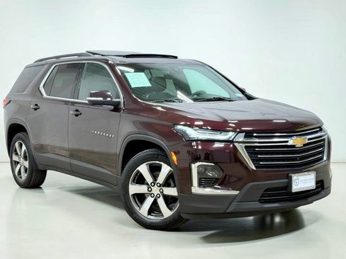 Used 2023 Chevrolet Traverse LT w/ LT Premium Package AWD/4WD image 5