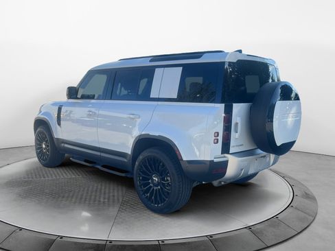 Used 2025 Land Rover Defender 110 S image 5