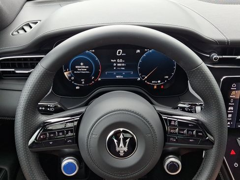 Certified 2025 Maserati Grecale Modena AWD/4WD image 3