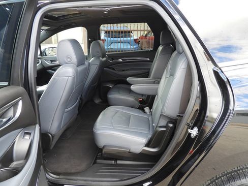 Used 2022 Buick Enclave Essence w/ Experience Buick Package FWD image 19