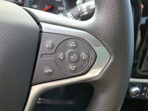 Used 2021 Chevrolet Traverse LS image 22