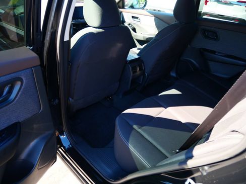 Used 2023 Nissan Rogue S AWD/4WD image 17