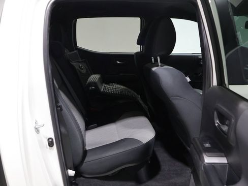 Certified 2023 Toyota Tacoma TRD Off-Road AWD/4WD image 20