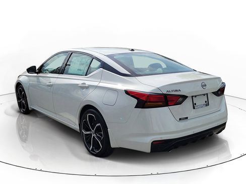 New 2026 Nissan Altima 2.5 SR FWD image 3
