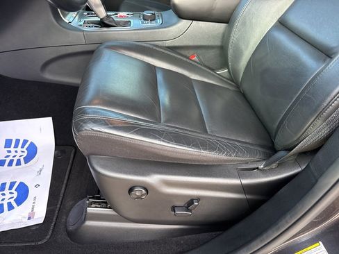 Used 2020 Jeep Grand Cherokee Limited image 15