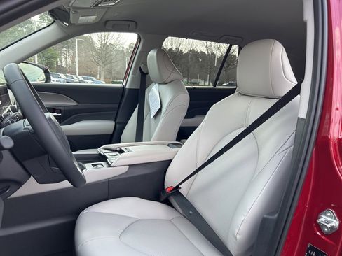 New 2026 Toyota Grand Highlander XLE image 3