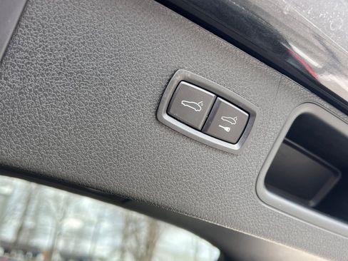 Certified 2025 Porsche Macan image 20