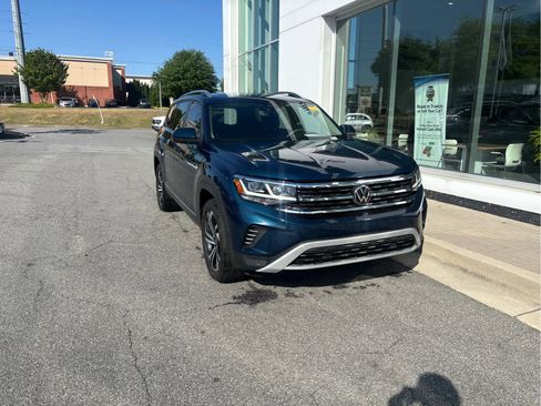 Used 2023 Volkswagen Atlas SEL image 2