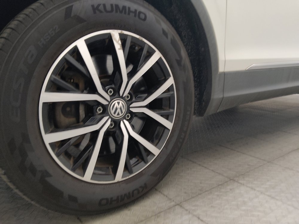 Used 2021 Volkswagen Tiguan SE FWD image 31