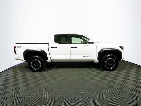 Certified 2025 Toyota Tacoma TRD Off-Road image 9