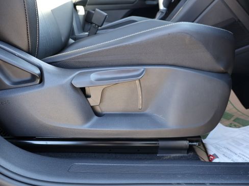 Used 2022 Volkswagen Tiguan SE w/ Panoramic Sunroof Package AWD/4WD image 10