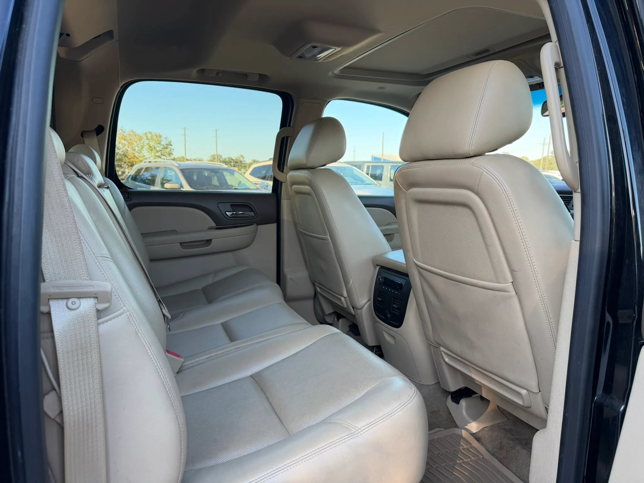 Used 2013 Chevrolet Avalanche LTZ RWD image 21